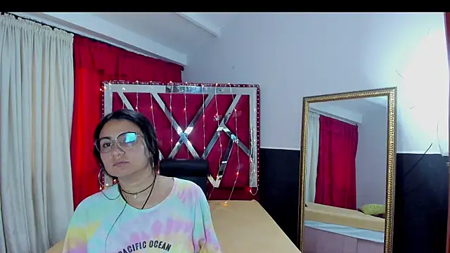 Snapshot of Luna021_1 chatting on 20, 11, 2025 Luna021 1 online show from 20, 11, 2025