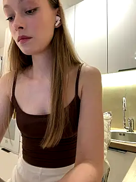 FriendlyFire 18 online show from 25, 9, 2025