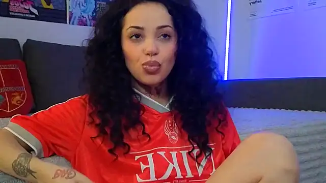 KiraQuinn1 online show from 26, 2, 2026