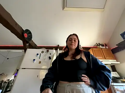 Snapshot of PeridotPrincessOfficial chatting on 6, 11, 2025 PeridotPrincessOfficial online show from 6, 11, 2025