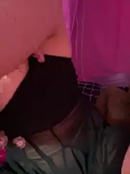 Moon pusy online show from 18, 1, 2026