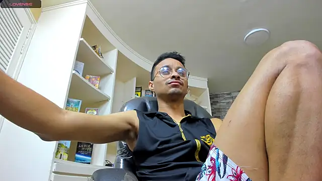 Juicy Creww online show from 10, 10, 2025