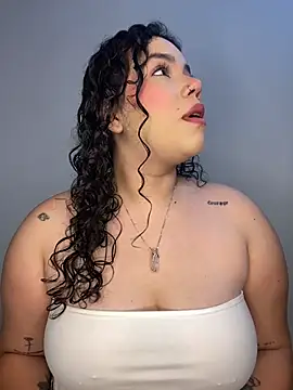 krisstenSantos online show from 11, 11, 2025