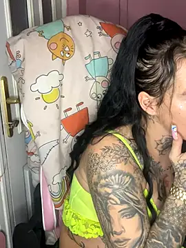 Snapshot of DIRTY_PAISLEY_X chatting on 12, 11, 2025 DIRTY PAISLEY X online show from 12, 11, 2025