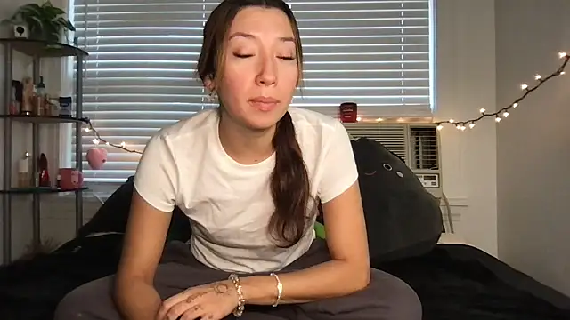 yoursweetestlilly online show from 14, 11, 2025