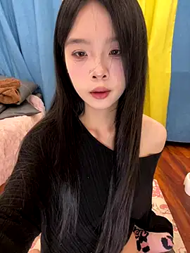 Snapshot of qiqi_x chatting on 17, 11, 2025 qiqi x online show from 17, 11, 2025