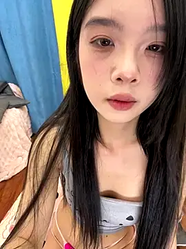 Snapshot of qiqi_x chatting on 19, 11, 2025 qiqi x online show from 19, 11, 2025