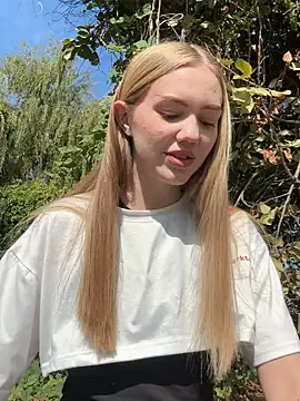 MilaMoone online show from 25, 9, 2025