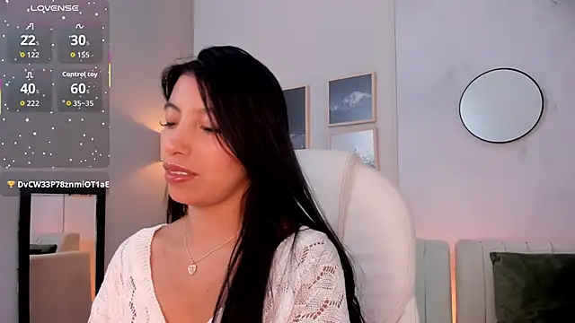 Tiffany Low online show from 22, 11, 2025