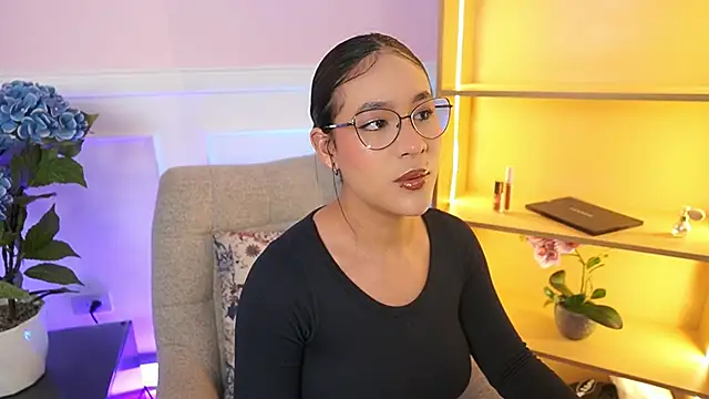 LaurennMiles online show from 2, 10, 2025