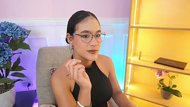 LaurennMiles online show from 4, 10, 2025