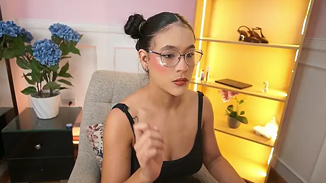 LaurennMiles online show from 8, 10, 2025