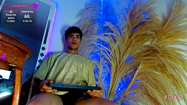Juan twinks online show from 3, 10, 2025