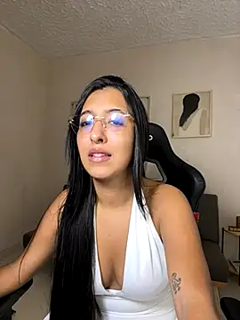 Snapshot of Valerygomez02 chatting on 28, 10, 2025 Valerygomez02 online show from 28, 10, 2025