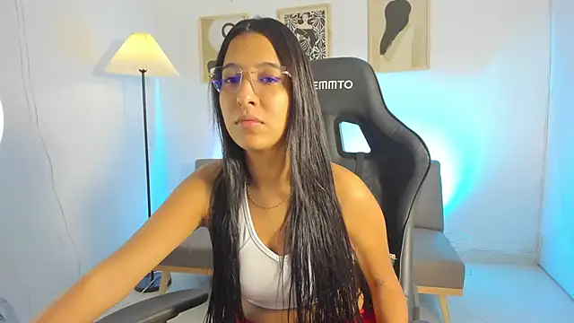 Snapshot of Valerygomez02 chatting on 12, 11, 2025 Valerygomez02 online show from 12, 11, 2025