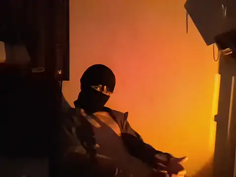 hotttboyyy18 online show from 4, 2, 2026