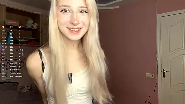 Snapshot of FridaAaberg chatting on 2, 11, 2025 FridaAaberg online show from 2, 11, 2025