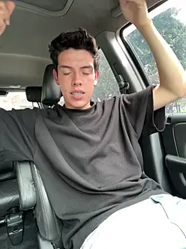 Snapshot of mattebret11 chatting on 28, 10, 2025 mattebret11 online show from 28, 10, 2025