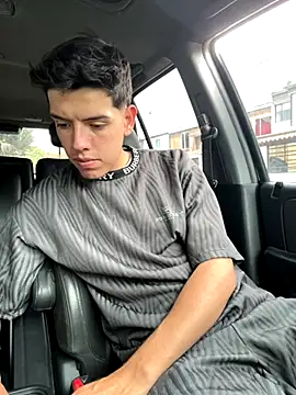 Snapshot of mattebret11 chatting on 5, 11, 2025 mattebret11 online show from 5, 11, 2025