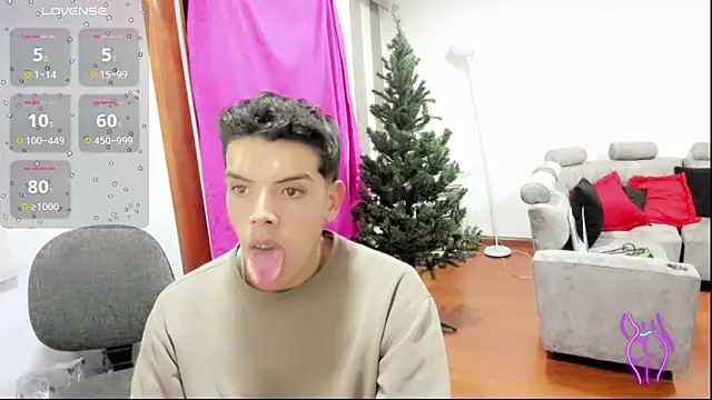 Snapshot of mattebret11 chatting on 8, 11, 2025 mattebret11 online show from 8, 11, 2025