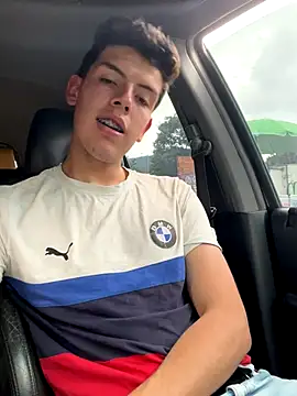 Snapshot of mattebret11 chatting on 12, 11, 2025 mattebret11 online show from 12, 11, 2025