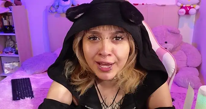 Snapshot of NekoWaifu chatting on 1, 3, 2026 NekoWaifu online show from 1, 3, 2026