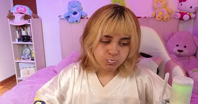 Snapshot of NekoWaifu chatting on 3, 3, 2026 NekoWaifu online show from 3, 3, 2026