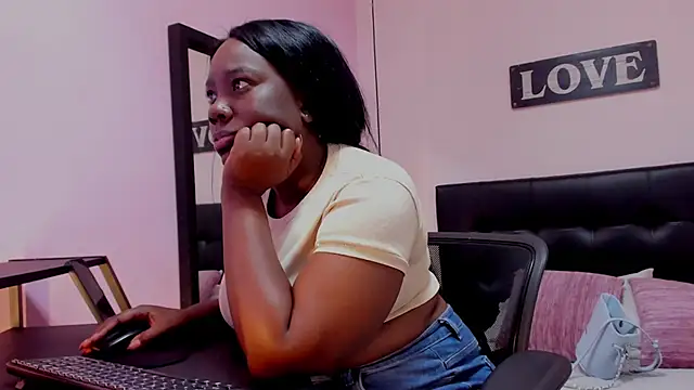 Snapshot of Zaira-Black chatting on 14, 11, 2025 Zaira-Black online show from 14, 11, 2025