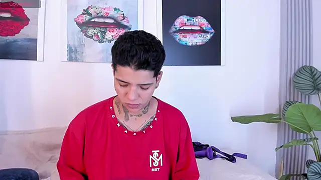 Girls inlove online show from 8, 10, 2025