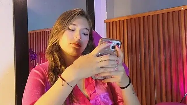 VictoriaSpark online show from 18, 11, 2025