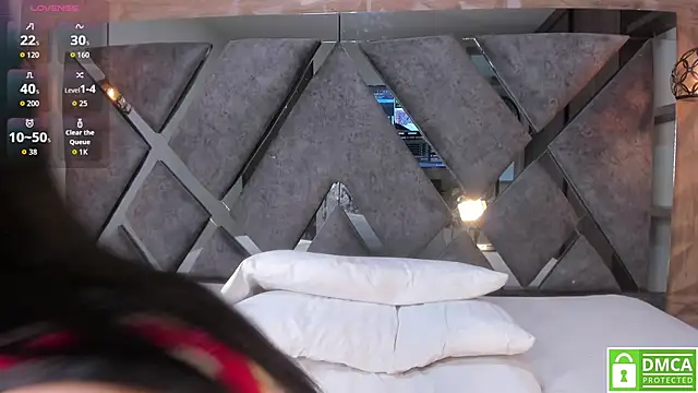 Scarlet  Jones  online show from 15, 1, 2026