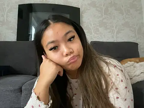 MissCherryyxox online show from 28, 9, 2025