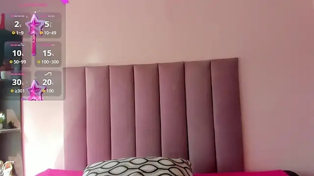 Snapshot of HoollyHendrix chatting on 1, 10, 2025 HoollyHendrix online show from 1, 10, 2025