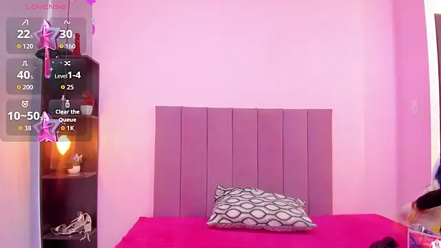 Snapshot of HoollyHendrix chatting on 6, 10, 2025 HoollyHendrix online show from 6, 10, 2025