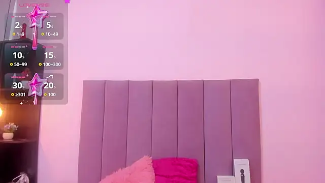 Snapshot of HoollyHendrix chatting on 15, 10, 2025 HoollyHendrix online show from 15, 10, 2025