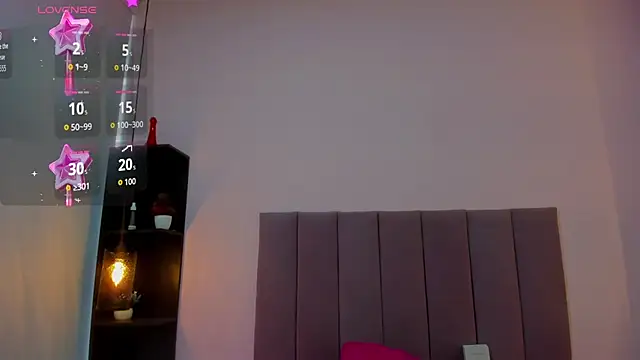 Snapshot of HoollyHendrix chatting on 28, 10, 2025 HoollyHendrix online show from 28, 10, 2025