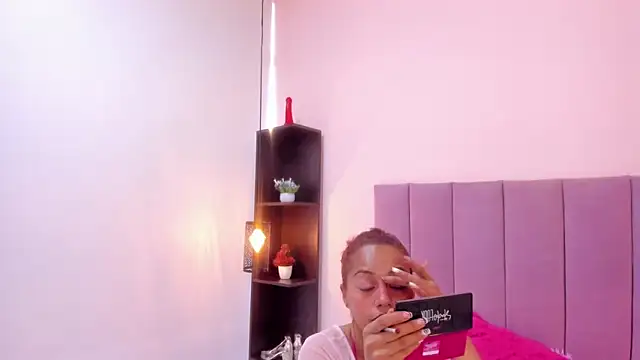 Snapshot of HoollyHendrix chatting on 10, 11, 2025 HoollyHendrix online show from 10, 11, 2025