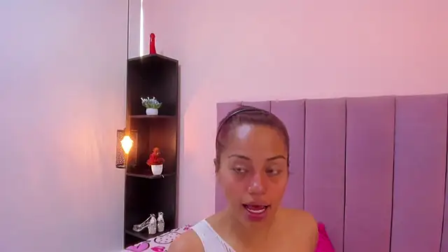 Snapshot of HoollyHendrix chatting on 12, 11, 2025 HoollyHendrix online show from 12, 11, 2025