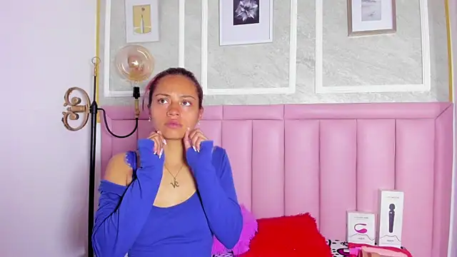 HoollyHendrix online show from 17, 1, 2026