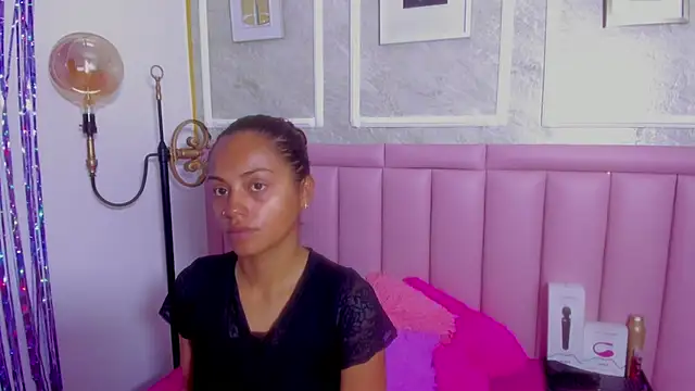 HoollyHendrix online show from 11, 3, 2026