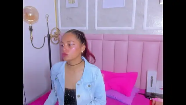 HoollyHendrix online show from 17, 3, 2026