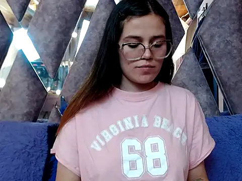 CRISTALHERRANZ online show from 8, 10, 2025