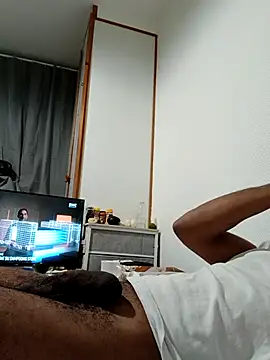 Snapshot of Mikaaa97 chatting on 16, 11, 2025 Mikaaa97 online show from 16, 11, 2025