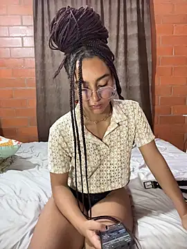 Snapshot of aurora_2007 chatting on 20, 10, 2025 aurora 2007 online show from 20, 10, 2025