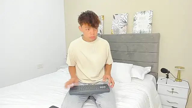 Snapshot of Zacktorres_ chatting on 16, 12, 2025 Zacktorres online show from 16, 12, 2025