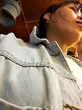 Snapshot of linhkem-cute chatting on 20, 9, 2025 linhkem-cute online show from 20, 9, 2025