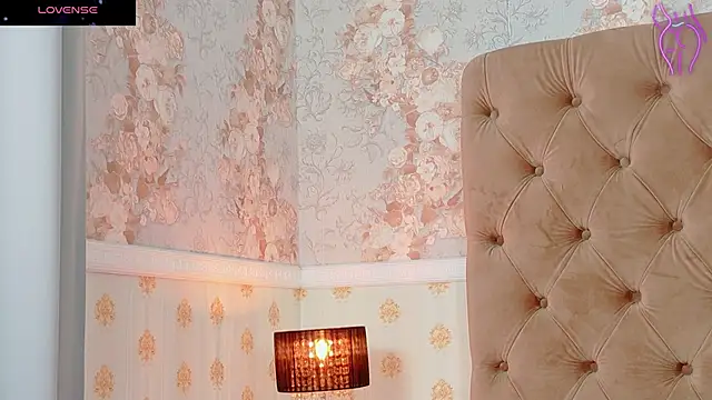 CoraVex online show from 8, 11, 2025