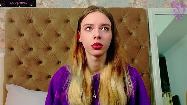 CoraVex online show from 4, 12, 2025