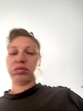 Cristalmegan online show from 6, 10, 2025