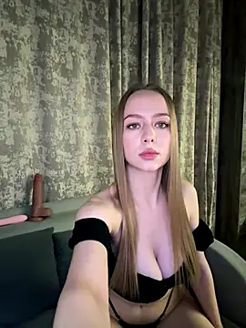 MissOyee online show from 31, 10, 2025